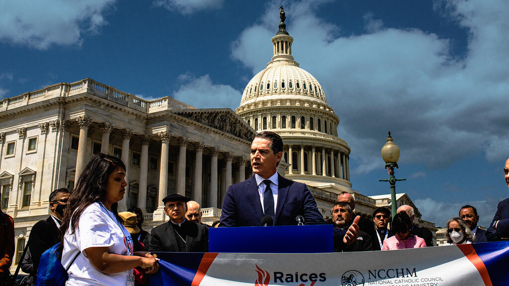 Daniel Garza in front of the US Capitol